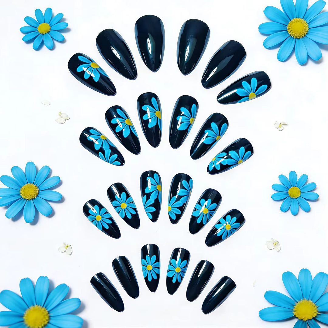 Artificial nails with floral accents Stornfield
