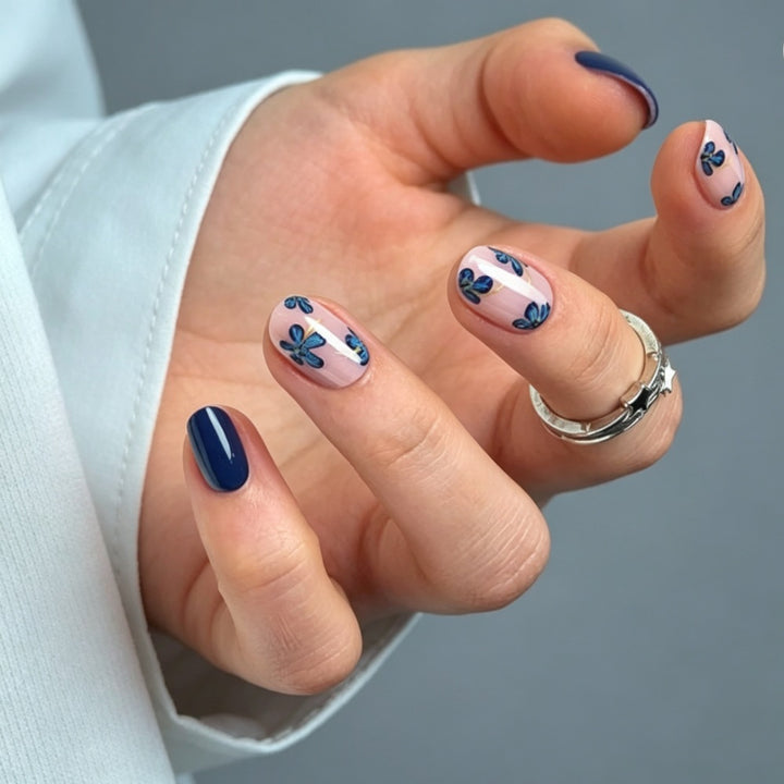 Artificial nails set with floral designs and shine finish Stornfield