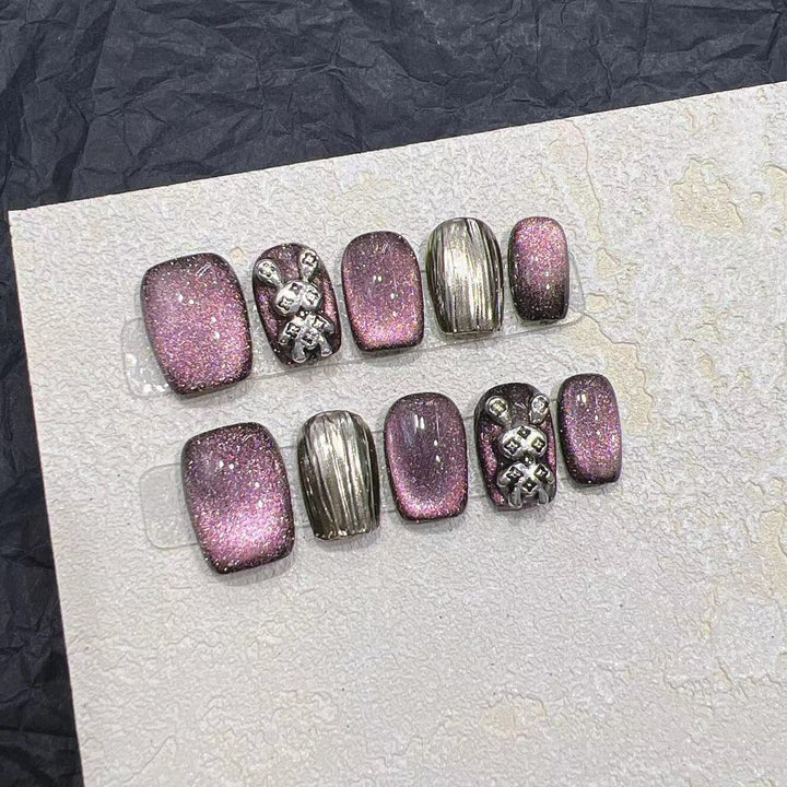 Glamorous Press-On Nail Art Set with Elegant Metallic Accents Stornfield