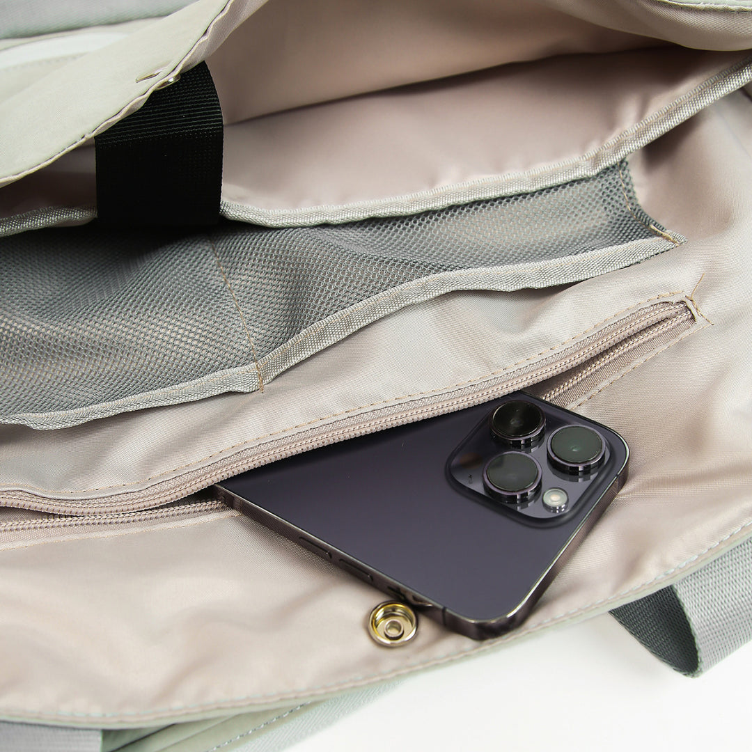 Multifunctional Travel Bag with Innovative Design and Practical Compartments Stornfield