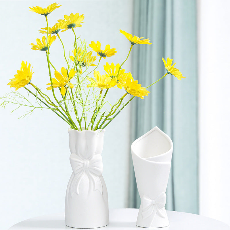Decorative Bow Vase Stornfeild