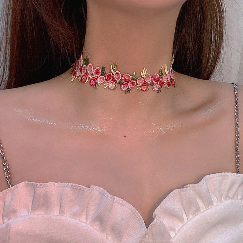 Floral Choker Necklace Stornfield