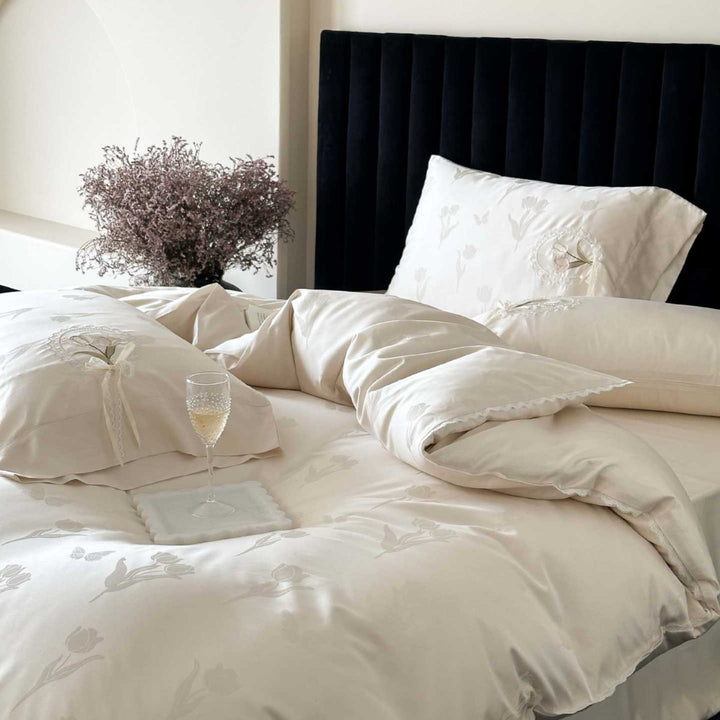 Embroidered Satin-Feel Duvet Cover Bedding Set with Scalloped Lace Edge and Pillow Shams
