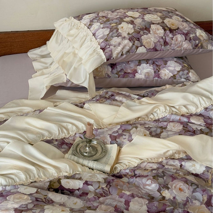 Bedding set in vintage rose pattern with layered ruffles and satin trim