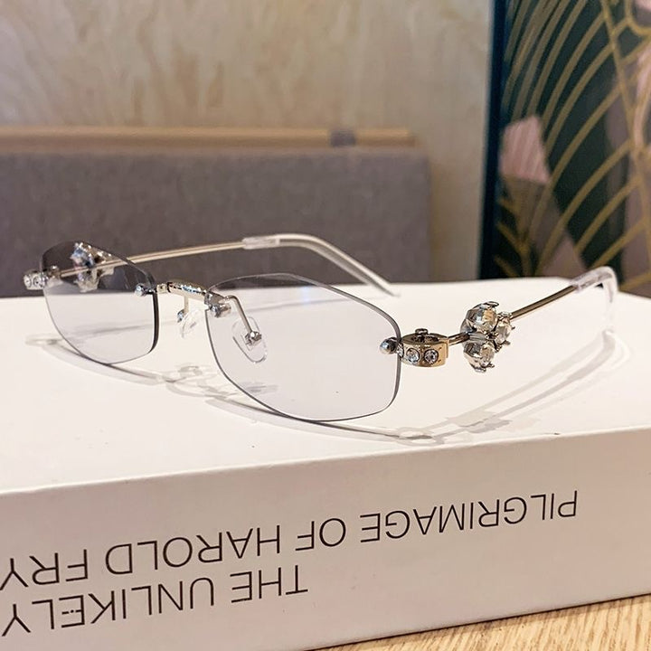 Fashionable sunglasses with luxurious golden accents Stornfield