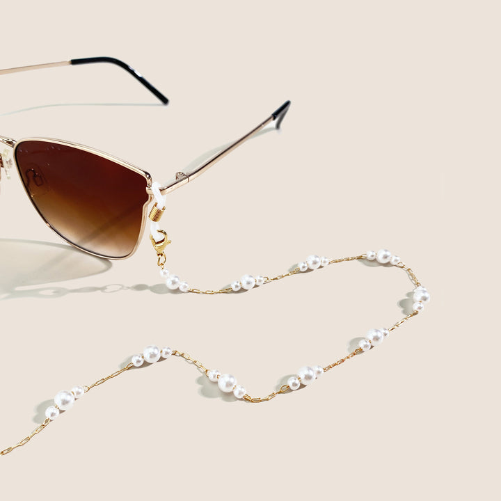 Elegant Pearl-Embellished Eyewear Chain Stornfield