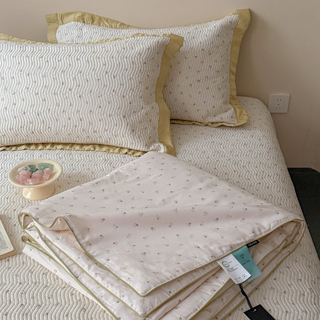 Quilted Cotton Puppy-Print Lightweight Coverlet with Foldable Nap Mat and Matching Pillowcase
