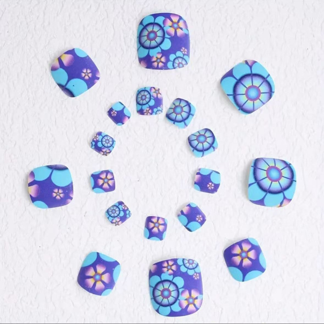 Nail art set with floral designs and matte finish Stornfield