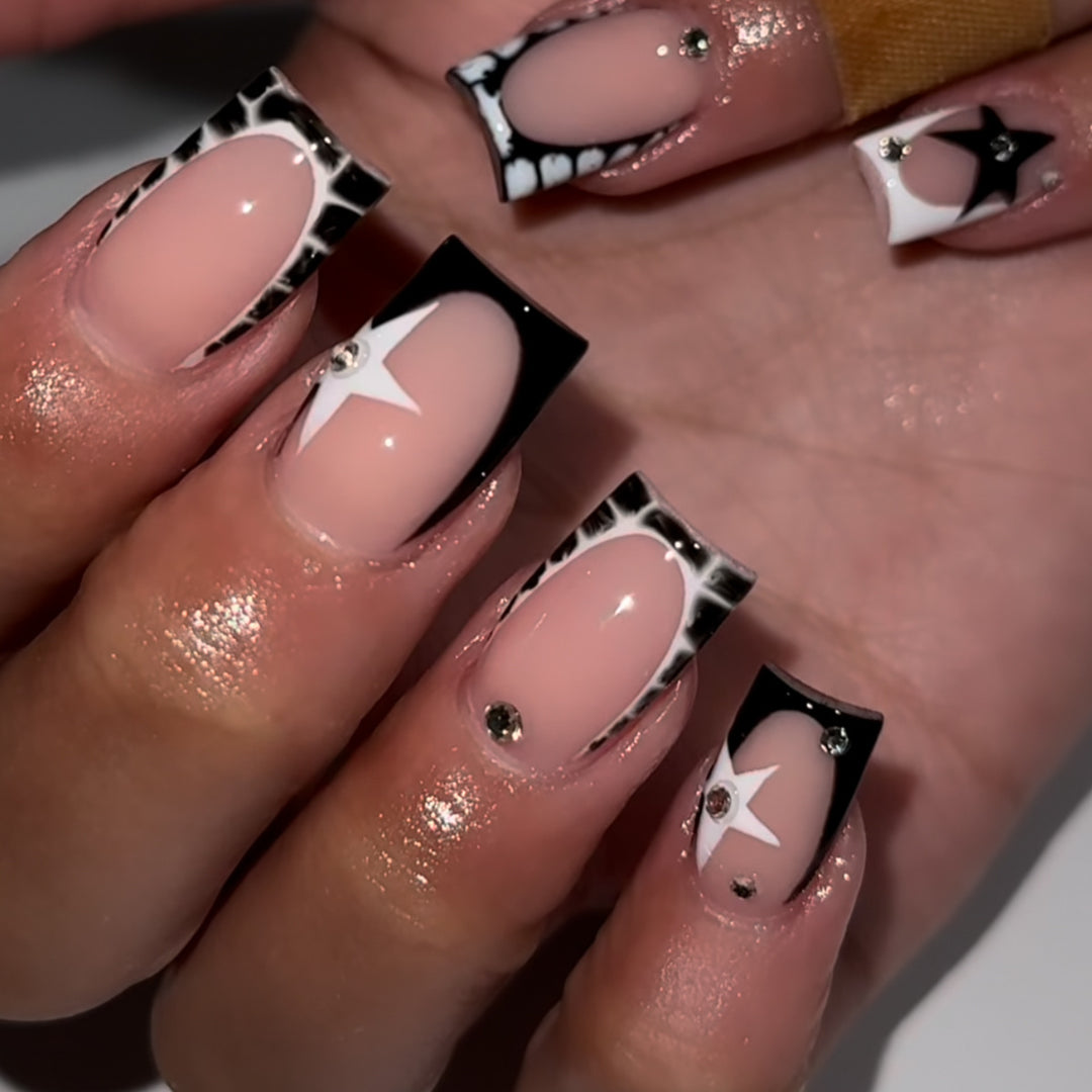 Elegant Artistic Press-On Nail Art Set Stornfield