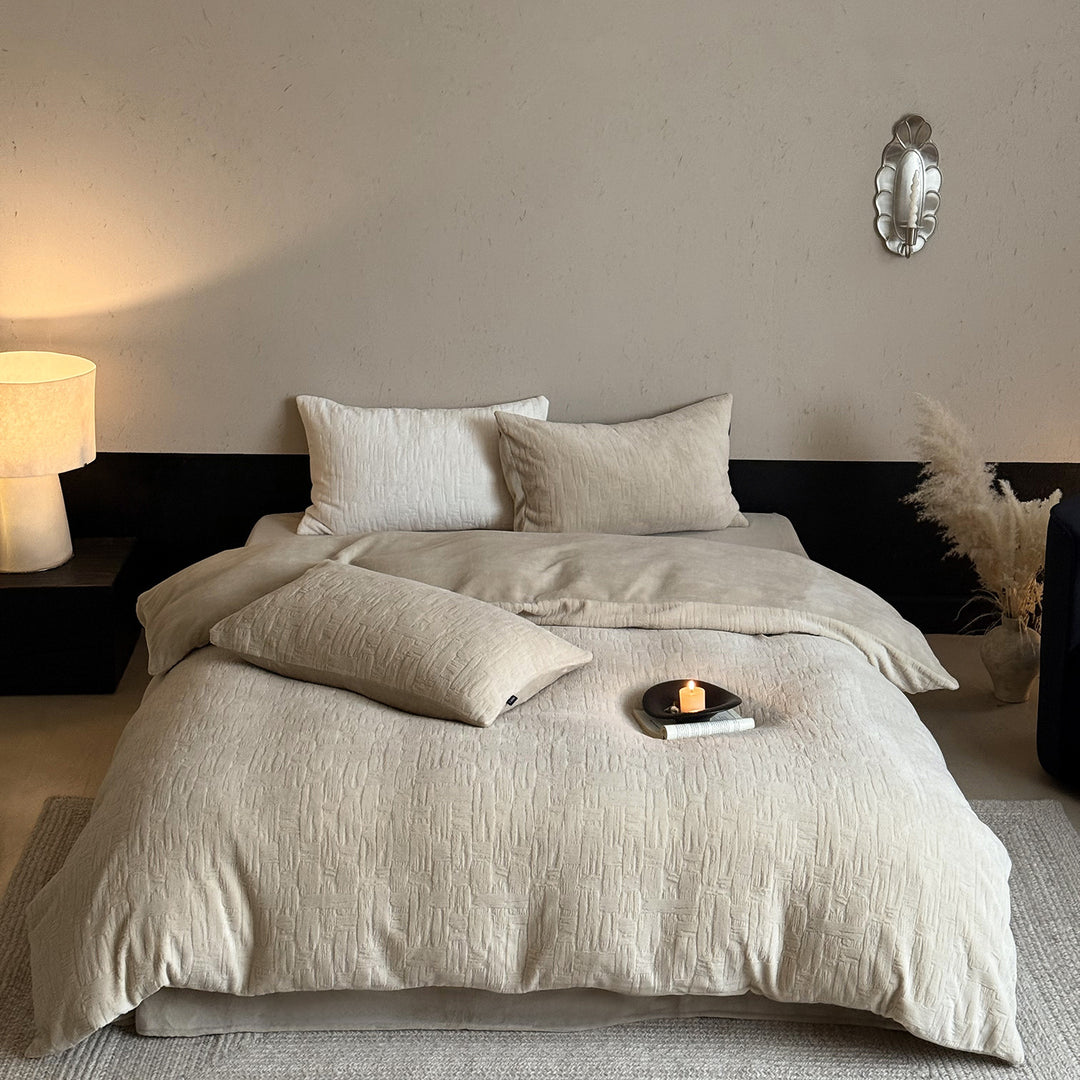 Structured linen-cotton bedding set with embossed relief quilting and extra soft feel