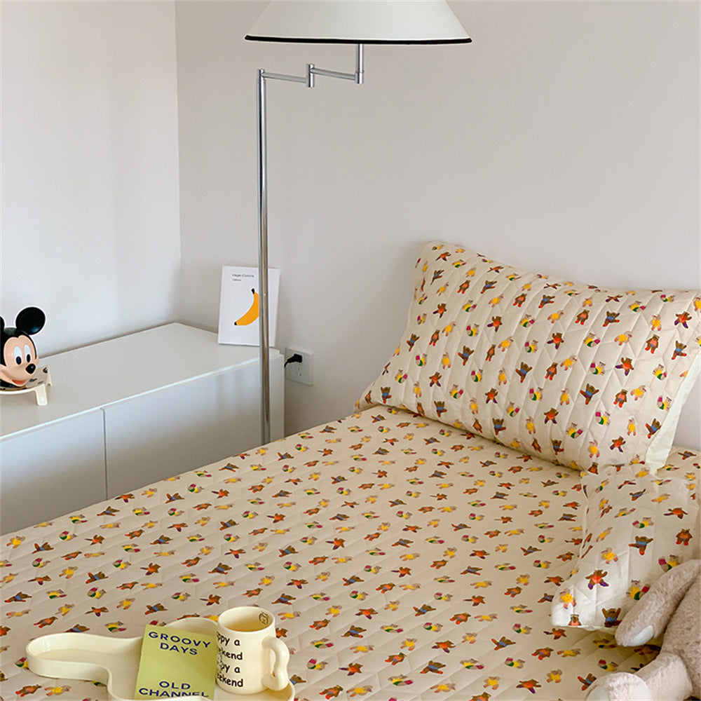 Quilted mattress protector set with microfiber cotton cover and retro dot pattern