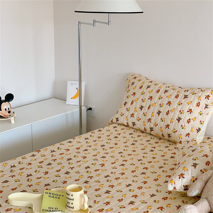 Quilted mattress protector set with microfiber cotton cover and retro dot pattern