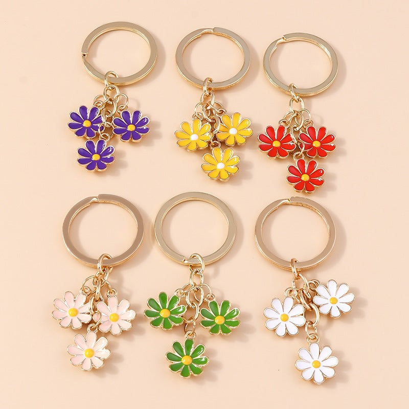 Keychain with Three Playful Daisies Stornfield