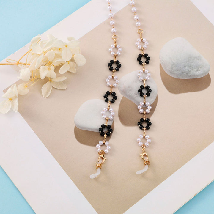 Elegant Beaded Eyewear Chain Stornfield