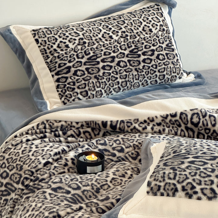 Luxury microfiber bed set with leopard fur look and velvet trim