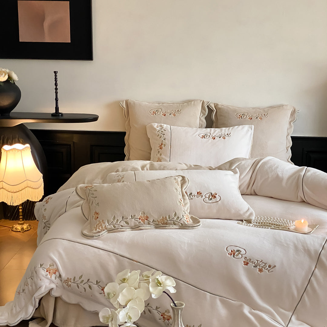 Luxury Embroidered Cotton Sateen Duvet Cover Set with Scalloped Edge Pillow Shams
