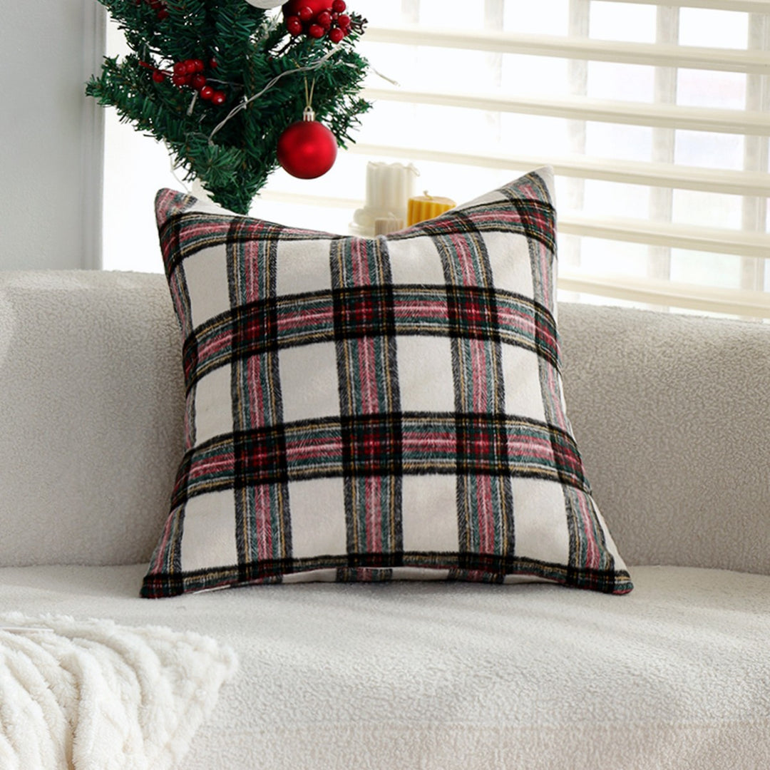 Cozy pillow in check pattern