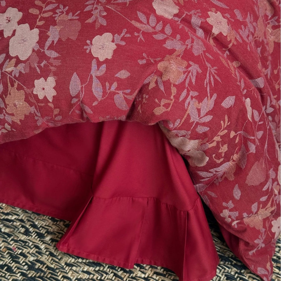Premium bedding set made of cotton satin with floral jacquard and elegant linen edge Stornfield