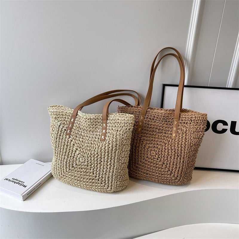 Braided beach bag with elegant leather details Stornfield