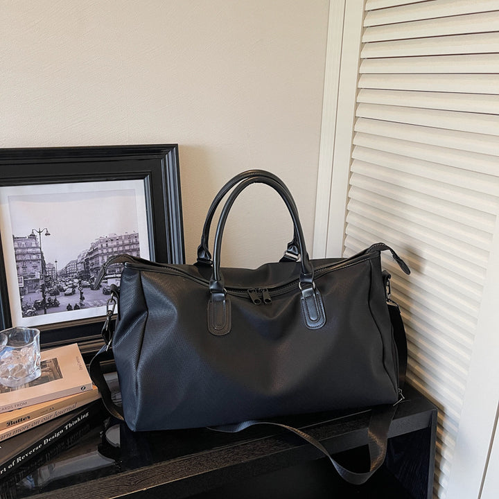 Elegant Travel Bag with Innovative Compartment Design Stornfield