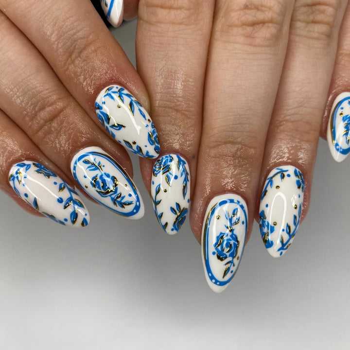 Decorative nails with floral design Stornfield