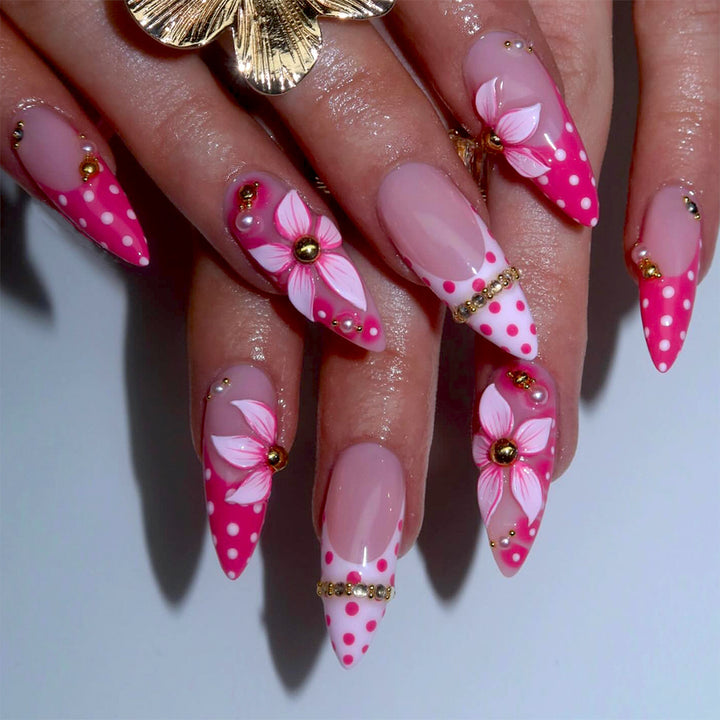 Artificial Nails in Elegant Flower Pattern Stornfield