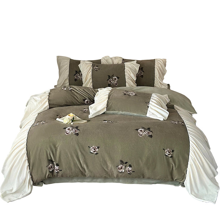 Samt-Optik bedding set with embroidered rose designs, frill and reversible function