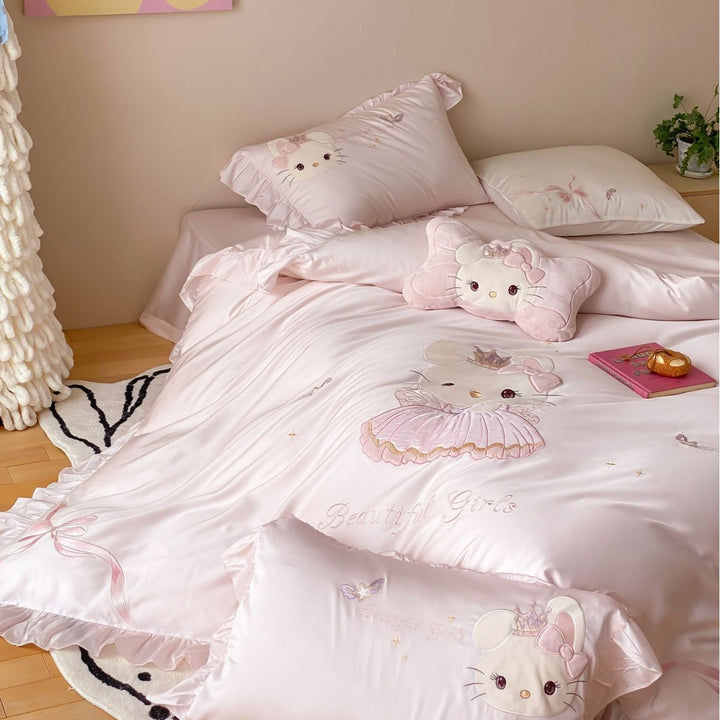 Children's bedding set made of cotton satin with embroidered cat appliqué, ruffle, and decorative pillow