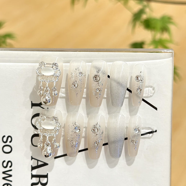 Glamorous Elegant Press-On Nail Set with Rhinestone Accents