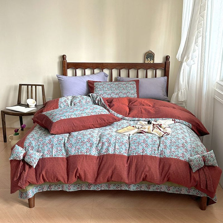 Luxurious reversible bedding set with bow details