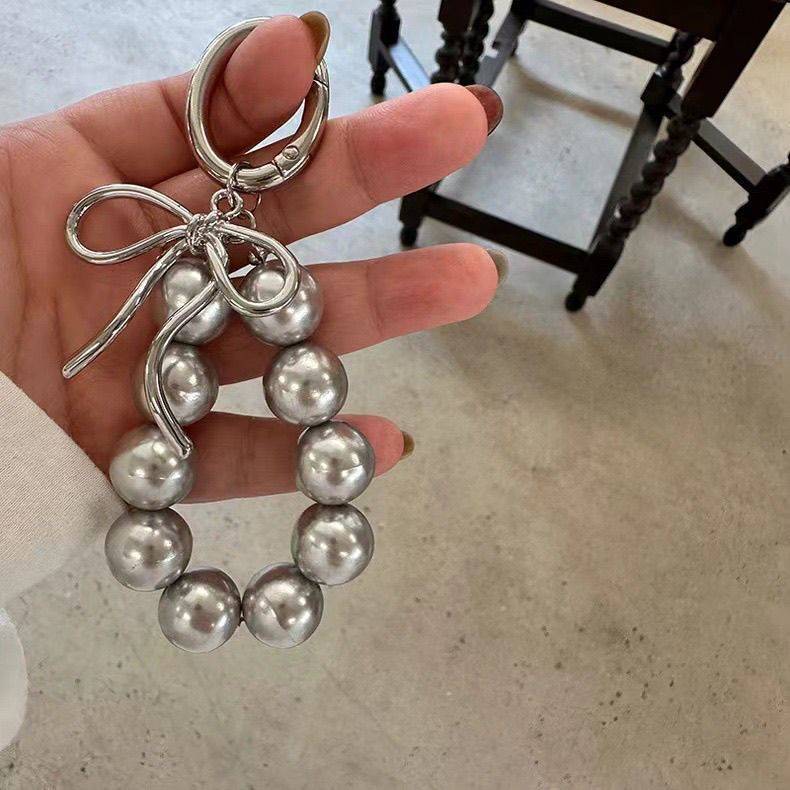 Elegant Pearl and Silver Keychain Holder Stornfield