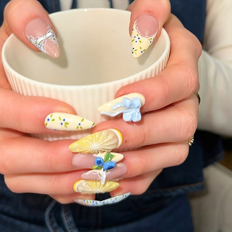 Artificial nails with playful floral design Stornfield