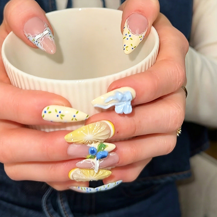 Artificial nails with playful floral design Stornfield