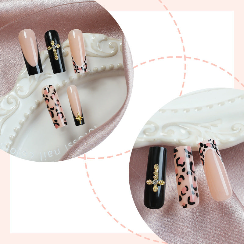 Artificial nail set with aesthetic accents and elegant designs Stornfield