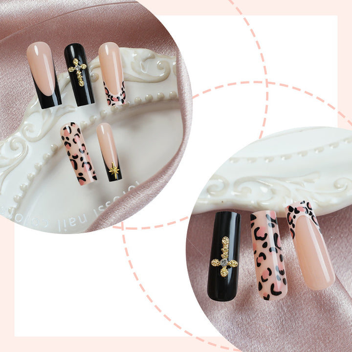 Artificial nail set with aesthetic accents and elegant designs Stornfield