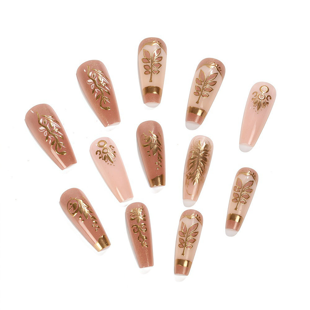 Elegant and artistically designed artificial nails Stornfield