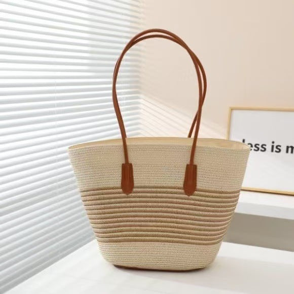 Sleek beach bag with matching sun hat Stornfield
