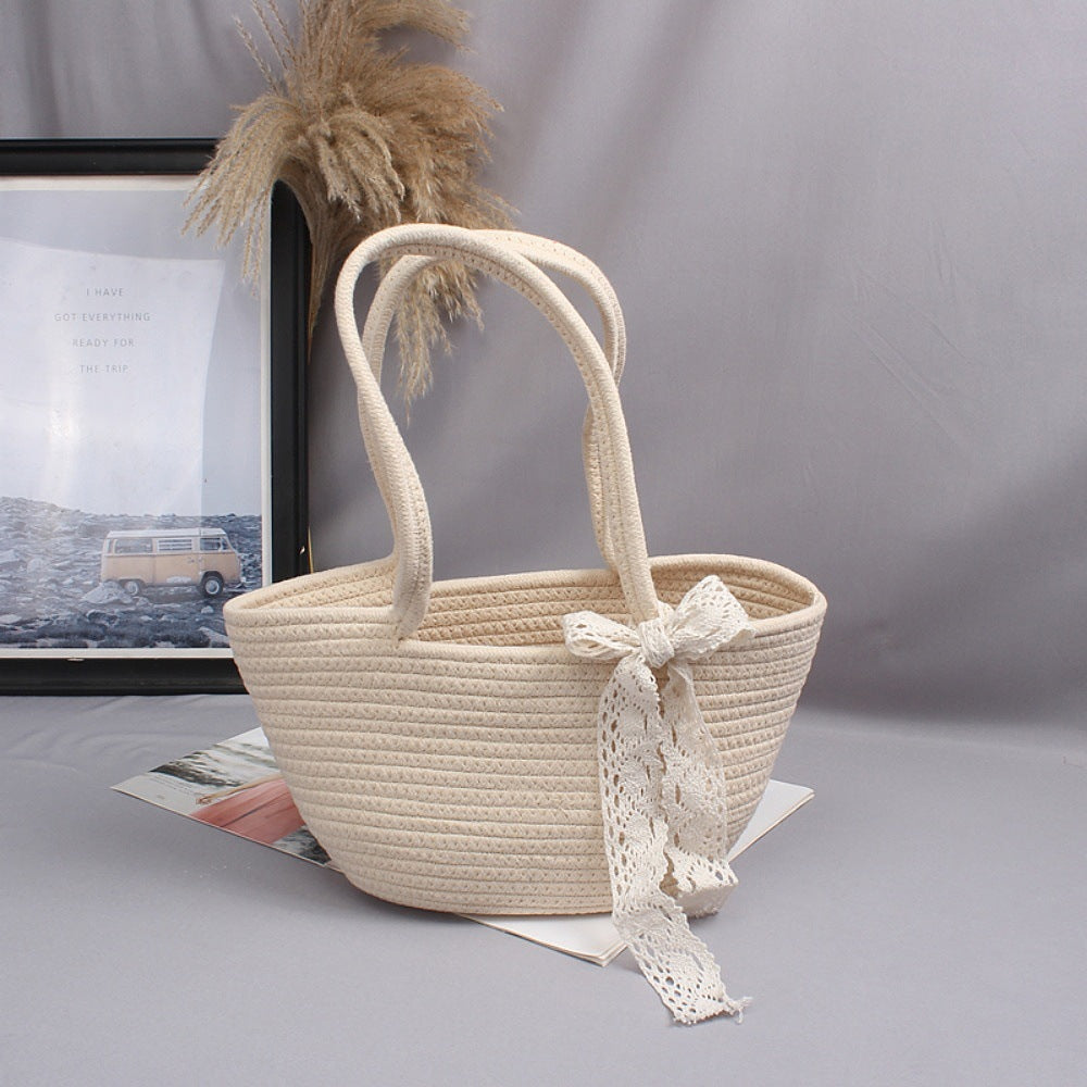 Basket bag with playful lace accent Stornfield