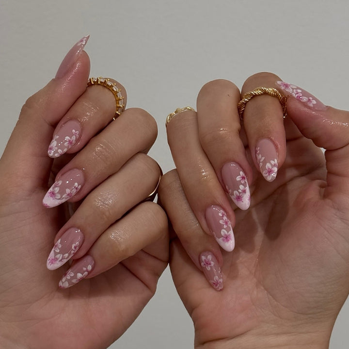 Artificial nails with delicate floral accents Stornfield