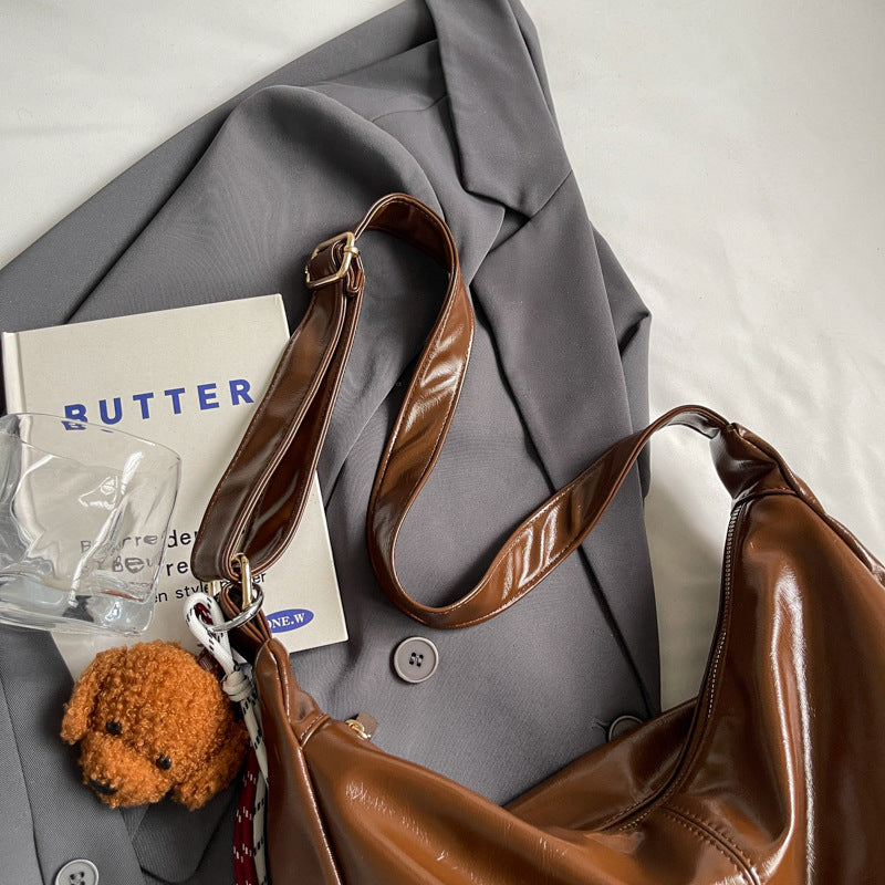 Shoulder bag with charming animal pendant Stornfield