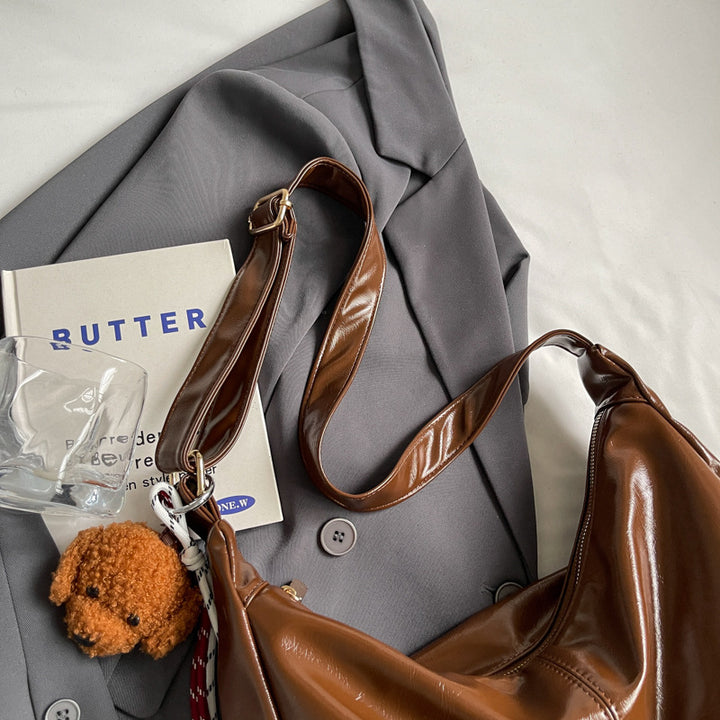 Shoulder bag with charming animal pendant Stornfield