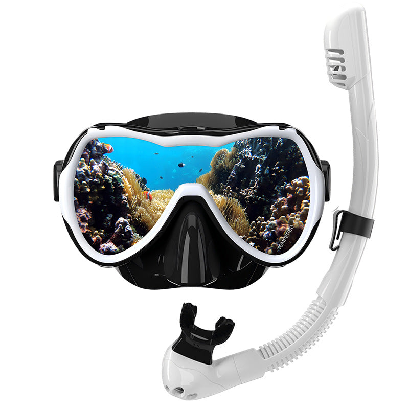 Diving mask with wide field of vision by Stornfield