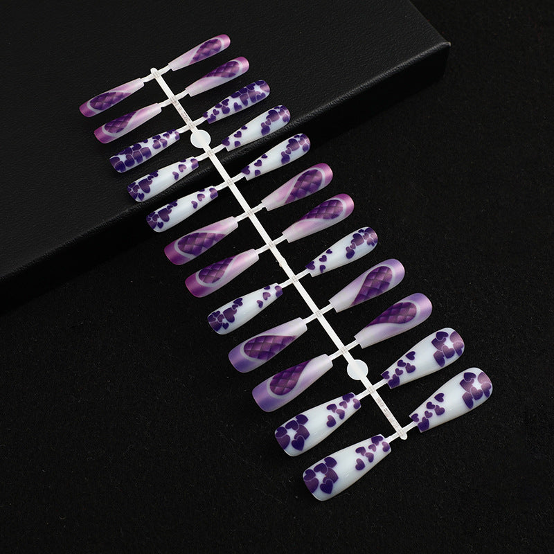 Artificial nails in elegant heart design Stornfield