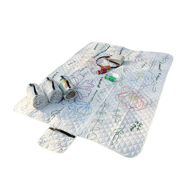 Quilted bedspread with large floral appliqué and diamond quilted relief Stornfield