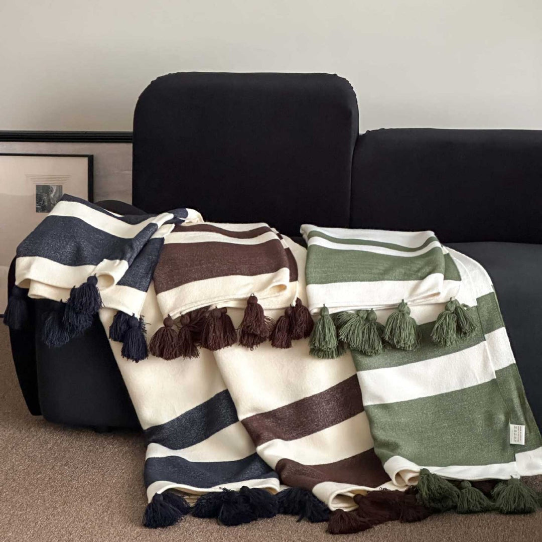 Throw blanket with tassels and wide stripe pattern