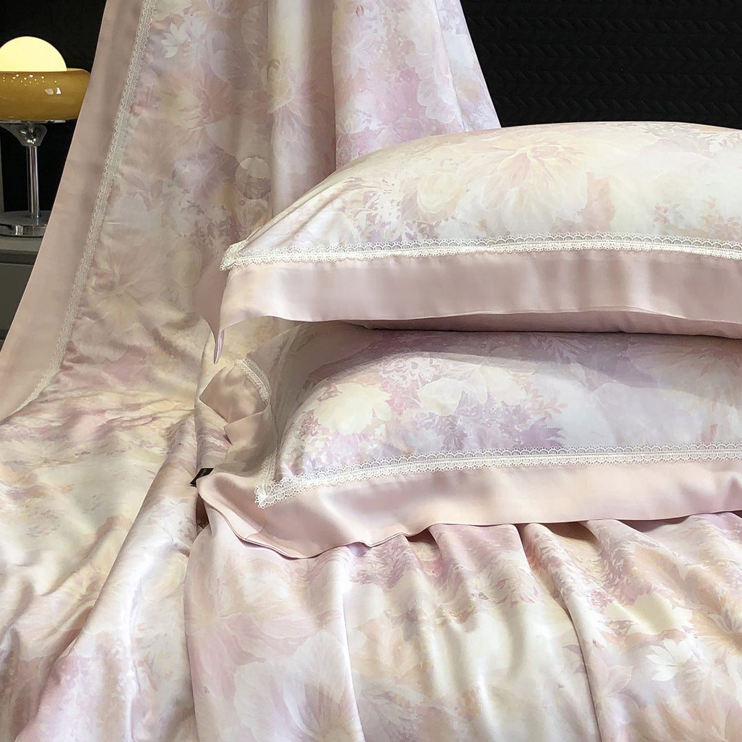 Pillowcase set made of cotton satin with delicate lace trim and satin piping