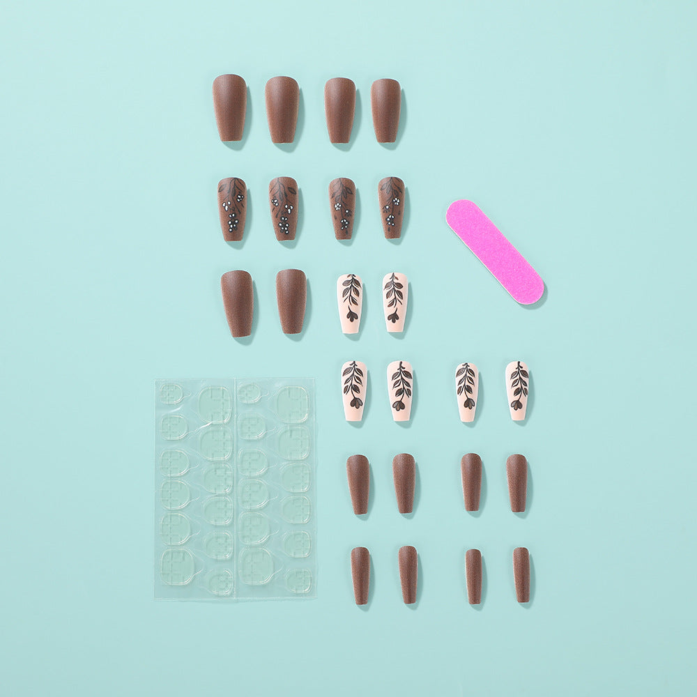 Artificial nails in an elegant and natural design Stornfield
