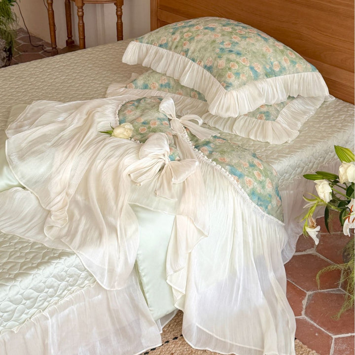 Romantic bedding set with ruffles, rose pattern and decorative bows