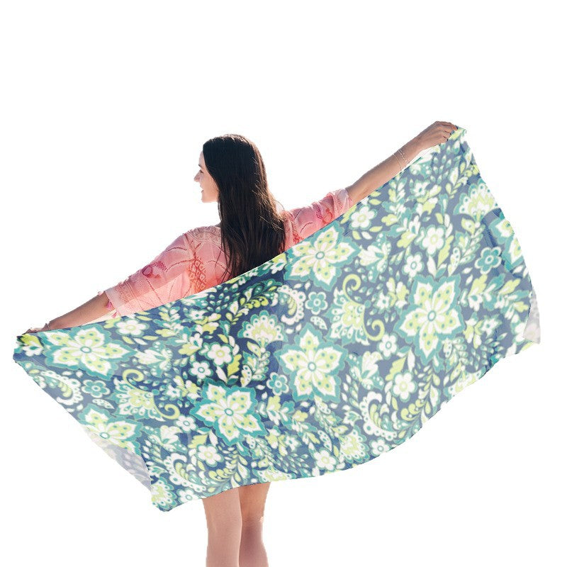Beach towel with creative jellyfish pattern made of lightweight fabric Stornfield