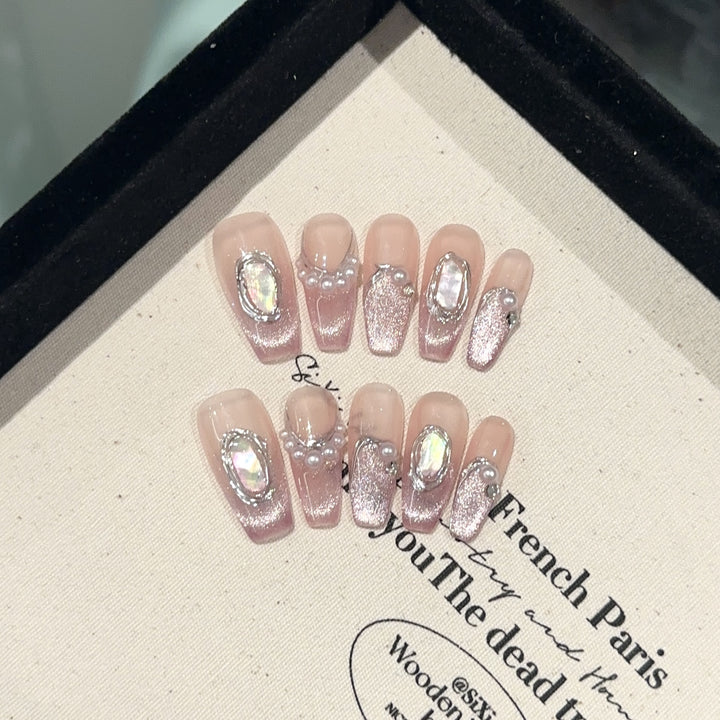 Elegant Pearl and Crystal Embellished Press-On Nail Set